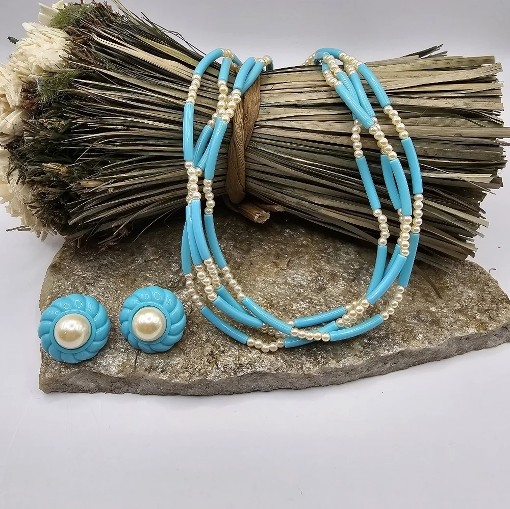 Avon 1989 Elegant Twist Necklace & Earring Set Faux Pearl Turquoise Jewelry Set